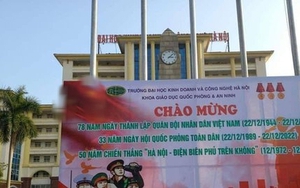 Đình chỉ 2 cán bộ trường đại học vì in pano có hình cờ Trung Quốc