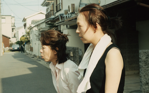 Nữ nhiếp ảnh gia đi khắp Nhật Bản ghi lại lát cắt cuộc sống suốt 25 năm và phong cách thích là chụp, khỏi cần nhìn, để vô thức dẫn lối!
