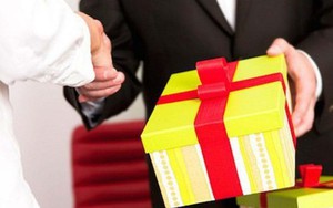 Thủ tướng: Nghiêm cấm biếu, tặng quà Tết cho lãnh đạo các cấp