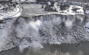 Bị đóng băng một phần, thác Niagara biến thành "xứ sở cổ tích"