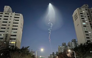 Dân xôn xao về luồng sáng kỳ lạ, Hàn Quốc thông báo thử thành công phương tiện vũ trụ