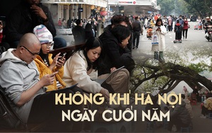 Hà Nội: Người người rủ nhau lên phố tận hưởng không khí ngày cuối năm, cà phê vỉa hè cũng kín khách ngồi