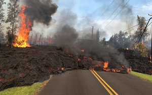 Muôn cách chặn dòng dung nham ngọn núi lửa lớn nhất thế giới ở Hawaii: Dùng cả máy bay ném bom lẫn 'niềm tin' đều vô vọng