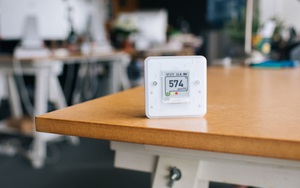 Anh phát triển thiết bị cảnh báo lây nhiễm COVID-19 tại trường học và công sở