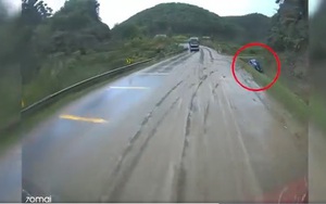 Du khách ùn ùn đi săn băng tuyết: 3 điều cần lưu ý khi lái xe để tránh "bị săn lại"