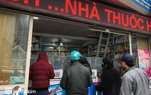 Hà Nội: Bất ngờ vì kit test Covid-19 tăng giá, nhiều người dân đi mua liền quay về