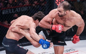 ‘Spartan’ Koreshkov tung cú đá xoay cực hiểm khiến ‘Đại bàng đen’ gãy 5 xương sườn