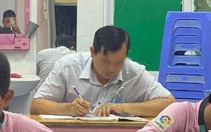 Ông bố U40 đi học lại ở lớp tình thương buổi tối, lý do xuất phát từ câu hỏi của con