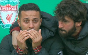 Sao Liverpool khóc nấc vì chấn thương lúc khởi động, không được đá chung kết League Cup