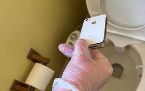 Tìm thấy iPhone bị rơi dưới bồn cầu sau 10 năm, ngoại hình vẫn khá đẹp