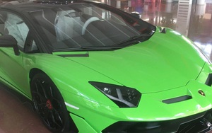 Đại gia Việt chơi trội, 'bóc tem' Lamborghini Aventador SVJ phiên bản mui trần với màu sơn hàng độc