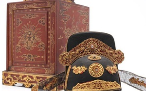 Hiến tặng 2 cổ vật triều Nguyễn sau khi trúng đấu giá gần 17 tỉ đồng