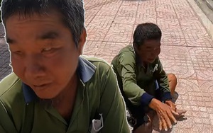 Người đàn ông mù, không con cái khóc nức nở giữa đường vì bị giật mất tiền bán vé số