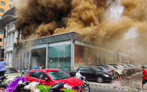 Hà Nội: Cháy tại nhà hàng Buffet trên phố Hoàng Ngân, cột khói lửa bốc cao hàng chục mét
