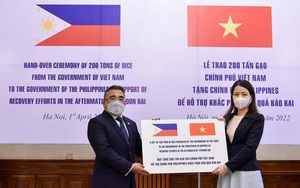 Việt Nam tặng Philippines 200 tấn gạo khắc phục hậu quả siêu bão Rai