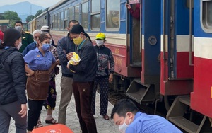 Sản phụ sinh con trên chuyến tàu SE8