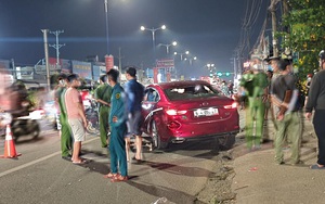 Ô tô kéo lê xe máy trên QL 13 rồi bị đập phá trước Uỷ ban phường ở Bình Dương