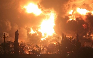 Kho dầu lớn của Nga gần Ukraine phát nổ rồi bùng cháy dữ dội