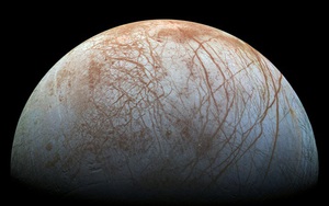 Băng ở Greenland giúp các nhà nghiên cứu tìm sự sống trên Europa, vệ tinh lạnh giá của Sao Thổ