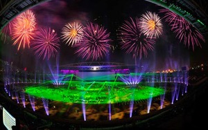 Bắn pháo hoa trong lễ khai mạc SEA Games 31 tại sân vận động Mỹ Đình
