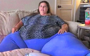 Người phụ nữ béo nhất hành tinh nặng 302 kg chỉ có thể đi lại bằng xe đẩy “biến hình” sốc sau 10 năm, không nói không ai dám tin là 1 người