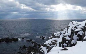 Cảnh tượng choáng ngợp của xứ sở mùa đông Hokkaido, vừa ngắm biển vừa nghịch tuyết là cảm giác thế nào?