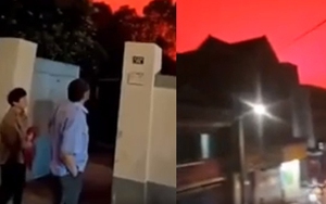 Bầu trời bất ngờ chuyển màu đỏ rực, người dân sợ hãi cho rằng đây là điềm báo tai họa