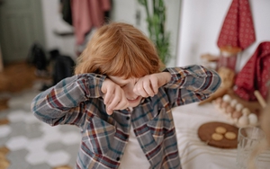 Những điều nhẹ nhàng nên nói với con thay vì “không được khóc”