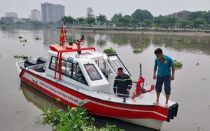 Người nhái 'lặn' hàng giờ tìm cô gái nhảy cầu tự tử