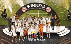 Kết quả chung kết Europa League: Frankfurt vô địch sau khi hạ Rangers trên chấm luân lưu