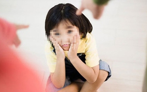 Không phải chửi bới, quát mắng, 8 câu nói cửa miệng này của bố mẹ mới là điều khiến con tổn thương mãi mãi