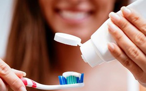 Đánh răng trước hay sau khi ăn sáng tốt hơn?