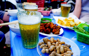 Quán bia hơi Hà Nội “hốt bạc” ngày nắng nóng