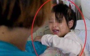 Bé gái 2 tuổi liên tục quấy khóc, bà nội kiểm tra cơ thể cháu liền phát hiện bí mật kinh hoàng, phải báo ngay cảnh sát