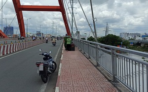 TP.HCM: Cứu cô gái trẻ leo qua cầu Bình Lợi định nhảy xuống sông tự tử