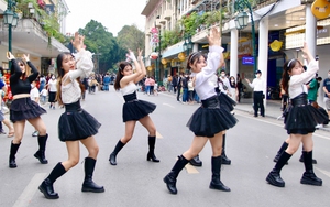 Hà Nội ‘nở rộ' phố đi bộ: Chốn vui chơi cuối tuần cho người dân ngày càng đa dạng