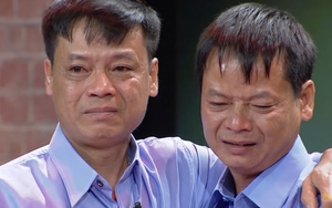 Anh em sinh đôi ly tán trong buổi chiều buồn, hơn 40 năm sau mới gặp lại, nghe mẹ kể lý do