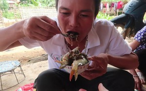 Đặc sản kinh dị Sơn La: Cá nhảy tanh tách trong cổ họng
