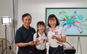 Cô bé 6 năm tự kỉ, năm thứ 7 trở thành nhà vô địch: Hành trình đầy nước mắt của mẹ