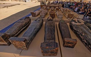 Khai quật được hàng trăm quan tài Ai Cập cổ đại, xác ướp mèo và tượng dát vàng gần Cairo