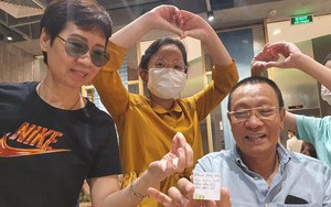 MC Lại Văn Sâm mừng sinh nhật tuổi 65, bà xã hiếm hoi lộ diện