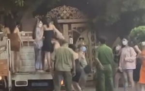 Công an kiểm tra hàng loạt quán karaoke ở TP Dĩ An