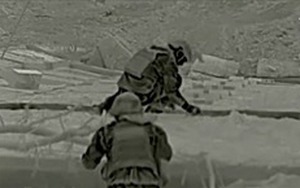 Video đặc nhiệm Ukraine đặt mìn phá cầu phao ở Luhansk, chặn bước tiến quân Nga