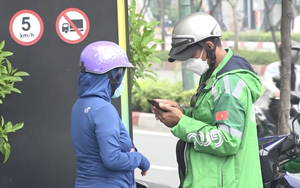 Tài xế Grab nói về yêu cầu "giữ yên lặng" trên chuyến xe: "Nếu đi đường xa, không nói chuyện với khách hàng thì cũng hơi buồn"