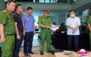 Hình ảnh bắt, khám nhà nguyên Chủ tịch HĐQT Công ty Nhơn Trạch