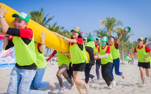 Team building, du lịch cùng cơ quan giúp gắn kết mọi người hay tạo thêm áp lực ngoài chốn công sở?