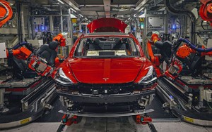 Điều mà Tesla, BMW, Mercedes, Bentley không nói ra: Bán xe "chưa hoàn thiện"