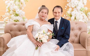 Tấm ảnh cưới đầu tiên của cặp vợ chồng già sau 54 năm gắn bó: Ông mù lòa, bà mồ côi và một tình yêu bình dị