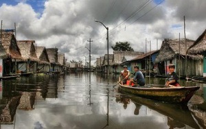 Thành phố có đến nửa triệu dân nhưng không thể tiếp cận bằng đường bộ, lý do vì sao?