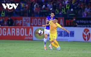 HLV Hà Nội FC xúc động khi Văn Hậu trở lại thi đấu ở V-League